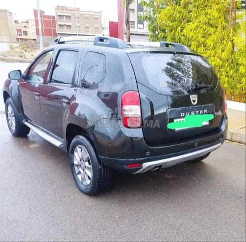 Voiture Dacia Duster propre, bienvenue à l'acheteur - 2