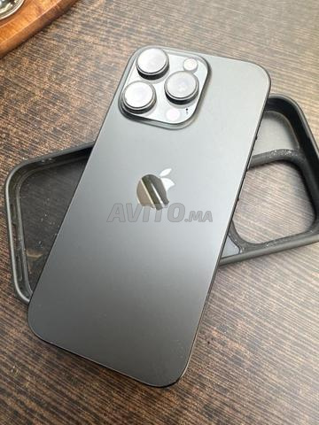 iPhone 16 pro (bloqué iCloud) comme neuf - 2