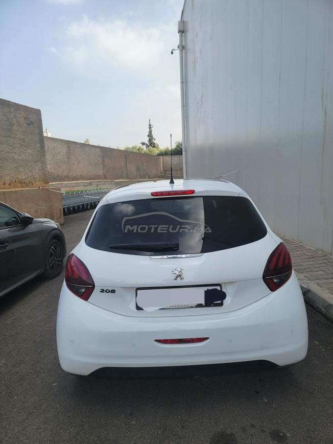 Peugeot 208 White edition 