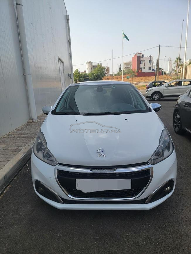 Peugeot 208 White edition 