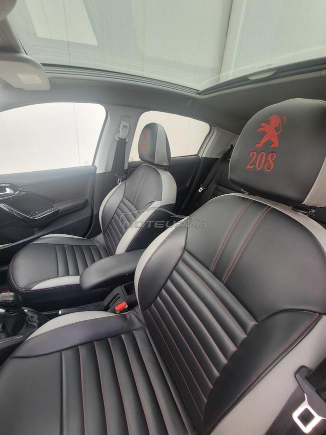Peugeot 208 White edition 