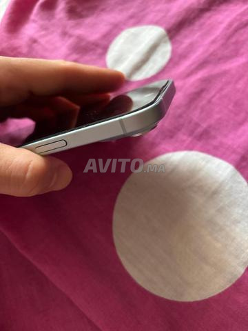 iPhone 15 original bleu ciel - 2