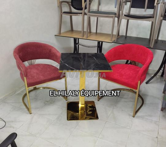 كراسي وطاولات مقاهي ومطاعم