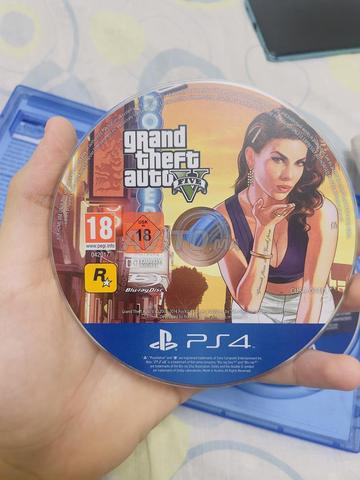 Jeux PS4 GTA V - FIFA 18 à vendre - 2