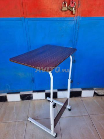 Table d'appoint pratique réglable en hauteur. - 2