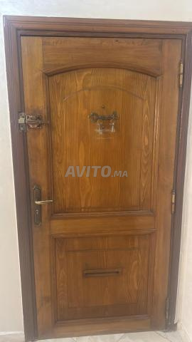 Porte en bois rouge - 2