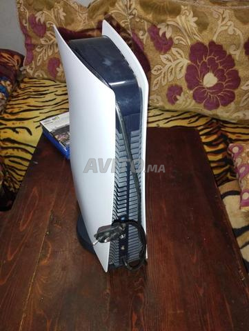 PS5 à vendre avec manette et jeux - 2
