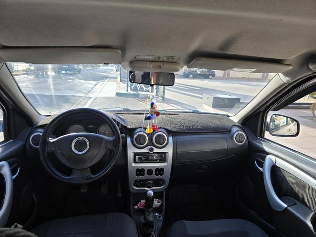 Dacia Logan 2010 essence