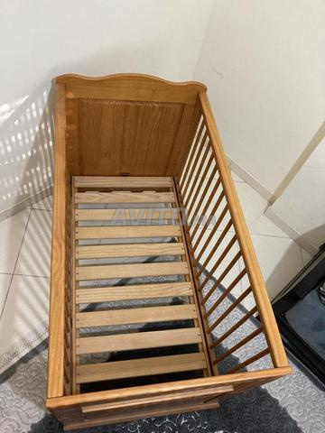 Lit bébé en bois. - 2