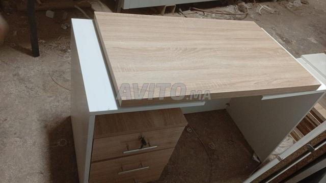مكاتب مع حزمة كراسي وطاولة قهوة - 2