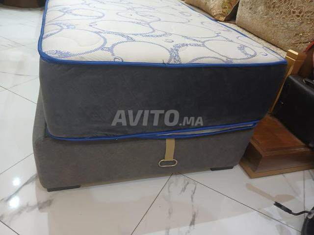 2 lits avec coffre de rangement et matelas
