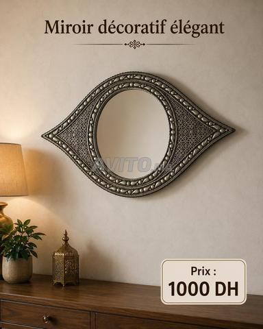 Miroir décoratif et élégant en état neuf