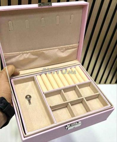 منظم الاكسسوارات والمجوهرات بالمفتاح / طابقان - 2