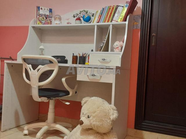 Bureau avec chaise en bon état - 2