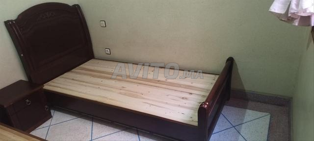 2 lits et 2 tables de nuit - 2