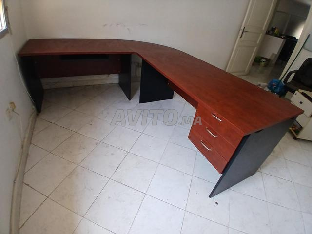 Bureaux et chaises à vendre - 2