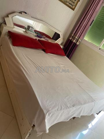 Moustiquaire en bois de cèdre original et matelas 2000 dirhams à Fès Narjiss