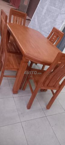 طاولة طعام
