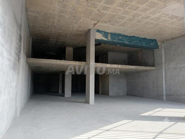À Vendre /Location Grand Local Commercial de 663 m² - 2