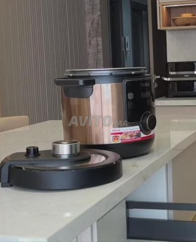 Cocotte Tefal jamais utilisée, encore dans sa boîte d'origine