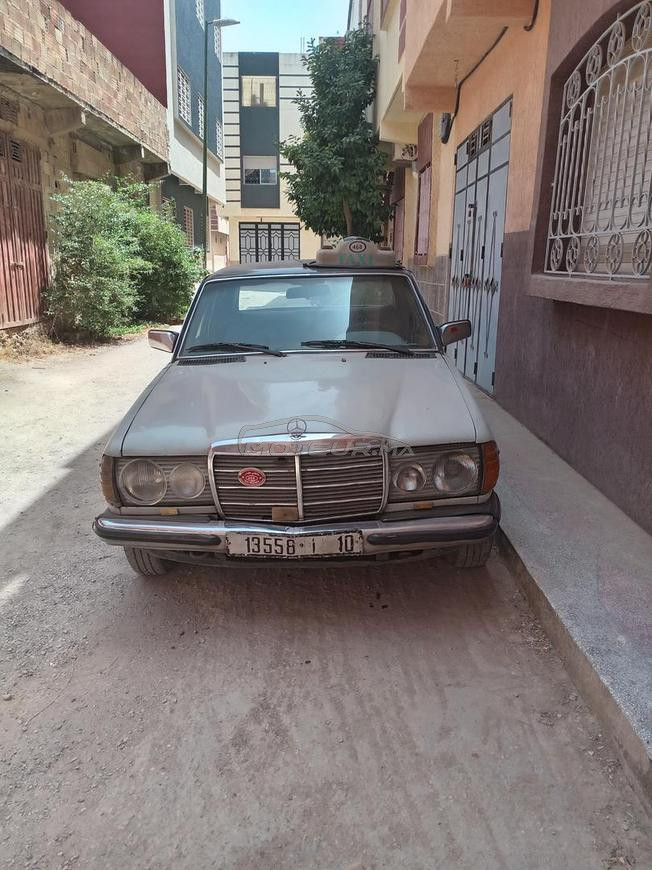 Mercedes 240 