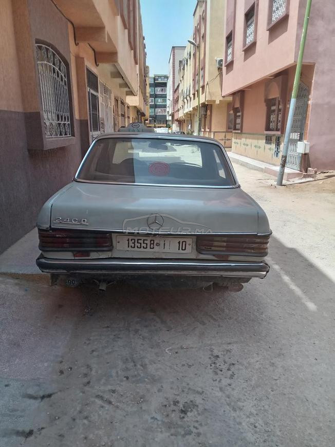 Mercedes 240 