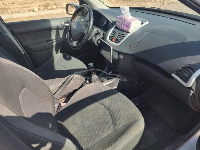 سيارة Peugeot 206