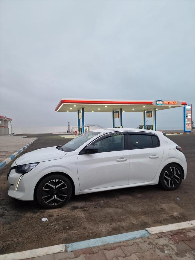 PEUGEOT 208 MODÈLE 2021