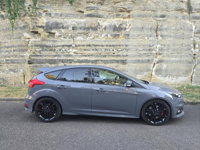 Ford Focus ST 2.0 EcoBoost 250 ch