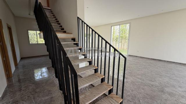 Villa de 300 mètres à vendre