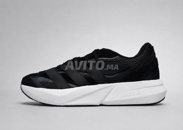 adidas original Light Strike original