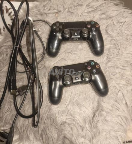 PS4 SLIM propre 1TO 2 manettes prix négociable - 2