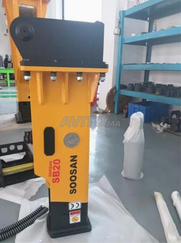 مطرقة هيدروليكية SOOSAN SB 20 BOX (126 كجم)