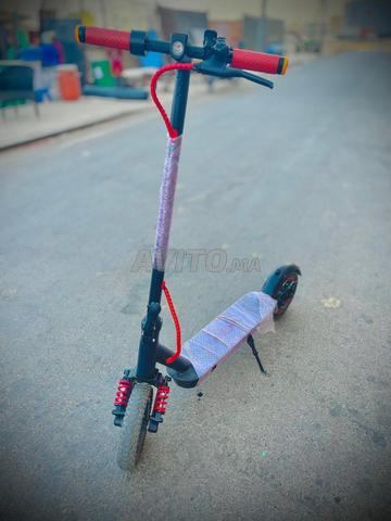 سكوتر كهربائي بمدى 40 كم