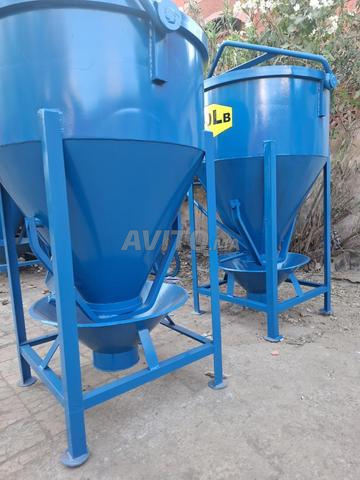 Botte de béton avec ouverture inférieure pour vidange