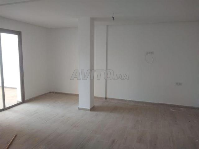 Bureau open space neuf et bien agencé - 2