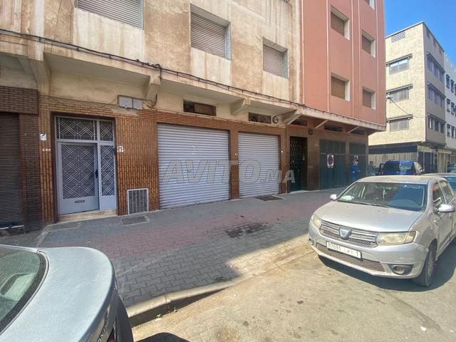 محل 32م² وقبو 88م² - 2