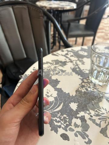 آيفون إس إي الجيل الثالث - 2