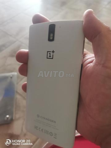 One Plus encore neuf 64 Go et 3 mois de batterie, excellent - 2