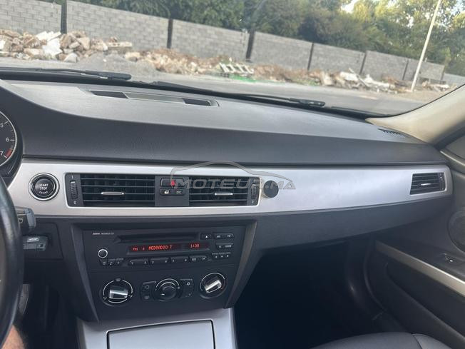 BMW Série 3 E90 318i de 2011 en excellent état.