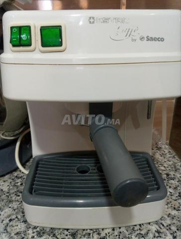 Machine à café de marque italienne Saeco