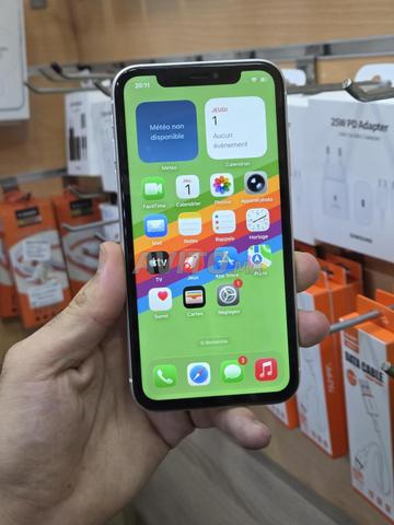 iPhone 11 64Go 89% batterie écran changé - 2
