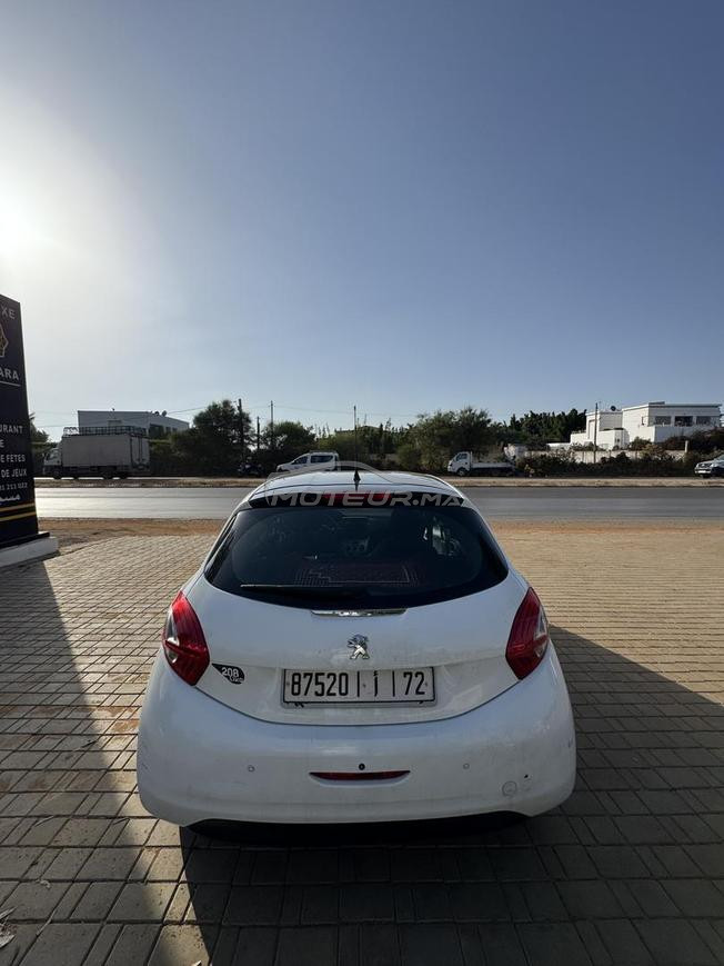 Peugeot 208 en bon état 