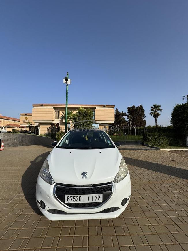 Peugeot 208 en bon état 
