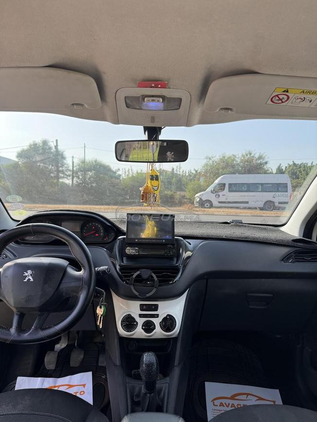 Peugeot 208 en bon état 