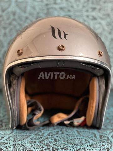 MT Helmets Le Mans 2 Skull & Roses