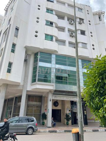 مكتب بمساحة ممتازة بحالة جيدة جداً