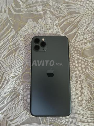 iPhone 11 Pro Max bon état neuf - 2