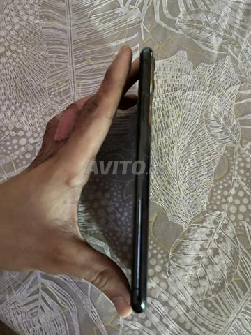 iPhone 11 Pro Max bon état neuf - 2