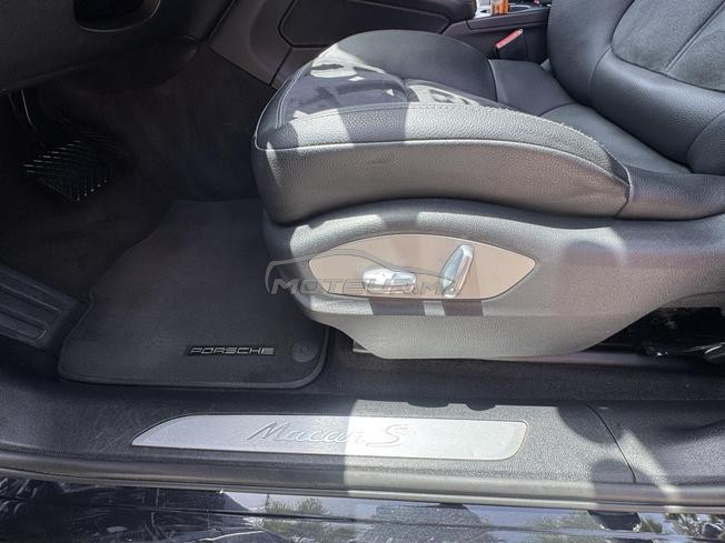 Porshe macan S en conduite par une femme